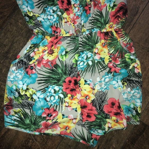 Tropical/Floral Pattern Romper - Picture 3 of 5